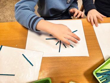 Auf diesem Bild sieht man, wie die Kinder spielend Lernen