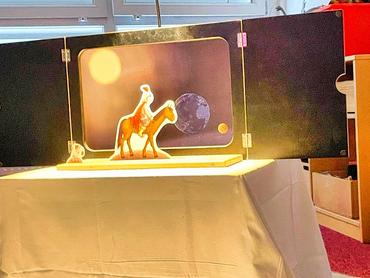 Auf diesem Bild sieht m,an ein kleines Kunstwerk.