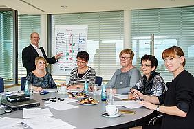 Heike Braun (3. v. r.), Heimleiterin der Seniorenresidenz »Villa von Einsidel« in Flöha, wirkte für die Volkssolidarität Chemnitz in der Jury des Awards mit. image-54339