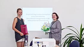 Marie Petzold und Personalleiterin Melanie Tuchscherer image-58009