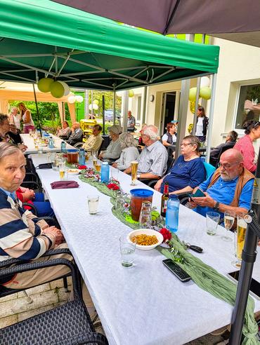 Auf diesem Bild ist das Fest zu sehen.